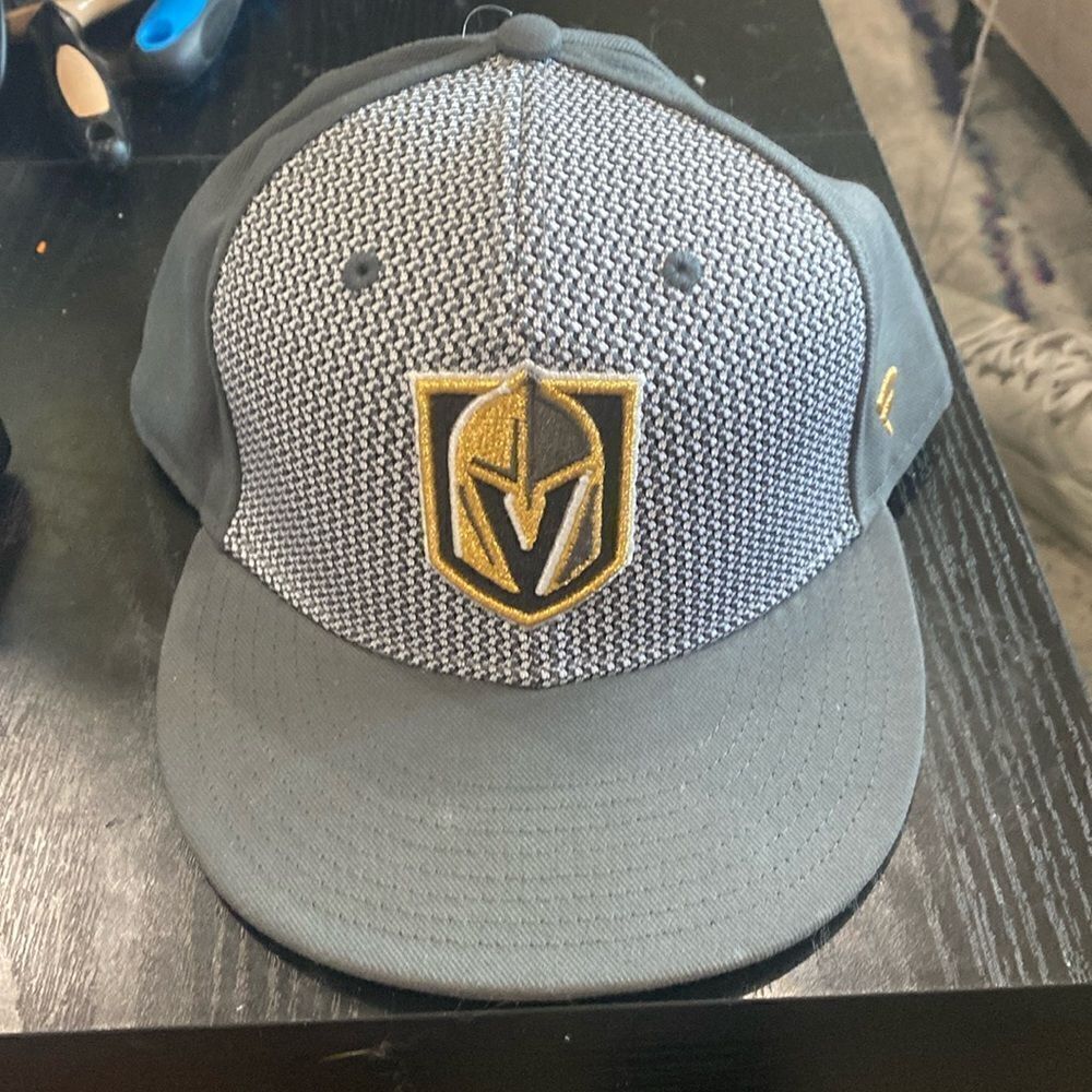 Las Vegas Golden Knights Mens Gray Hat Size 7 5/8 Fanatics A-Flex NHL Hockey Cap